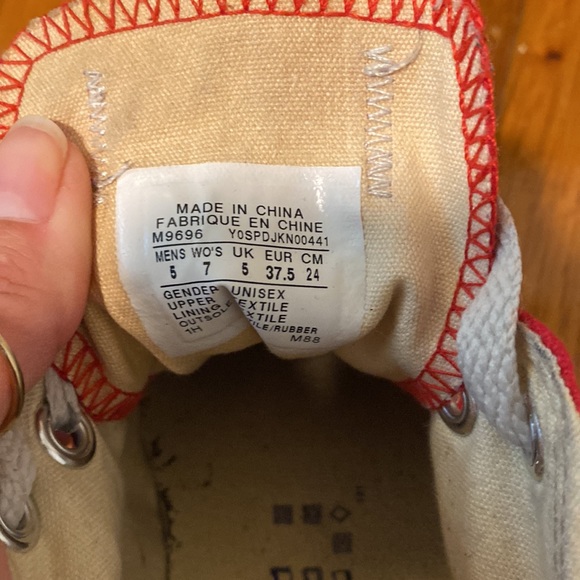 Red converse! - Picture 4 of 6